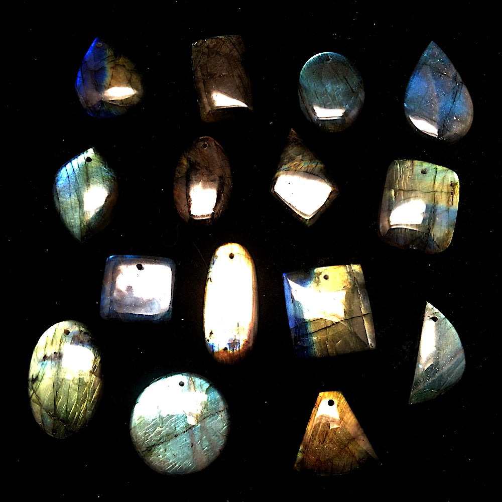 NOUVEAUX PENDENTIFS DE LABRADORITE FAITS MAIN